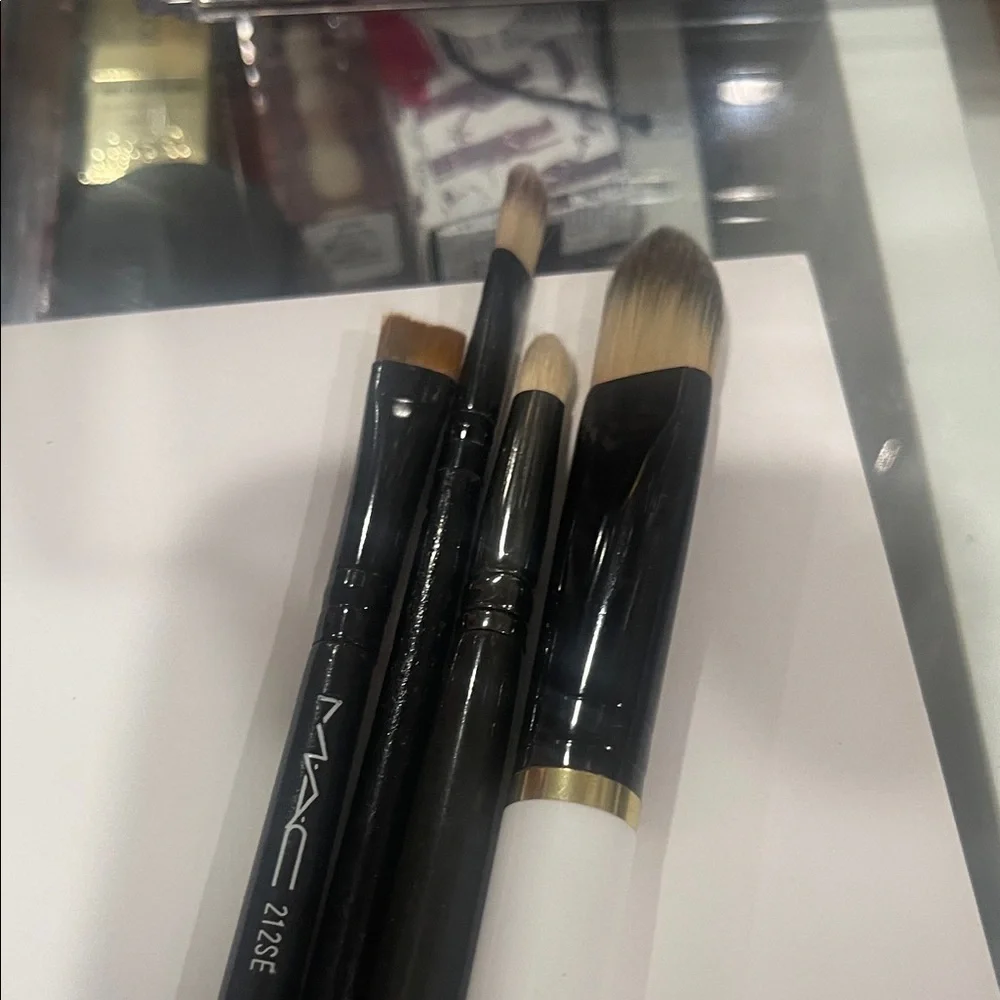 MAC & Morphe Brush Set with Kabuki Brush - Black & White bundle of 6 brushes - Picture 4 of 4